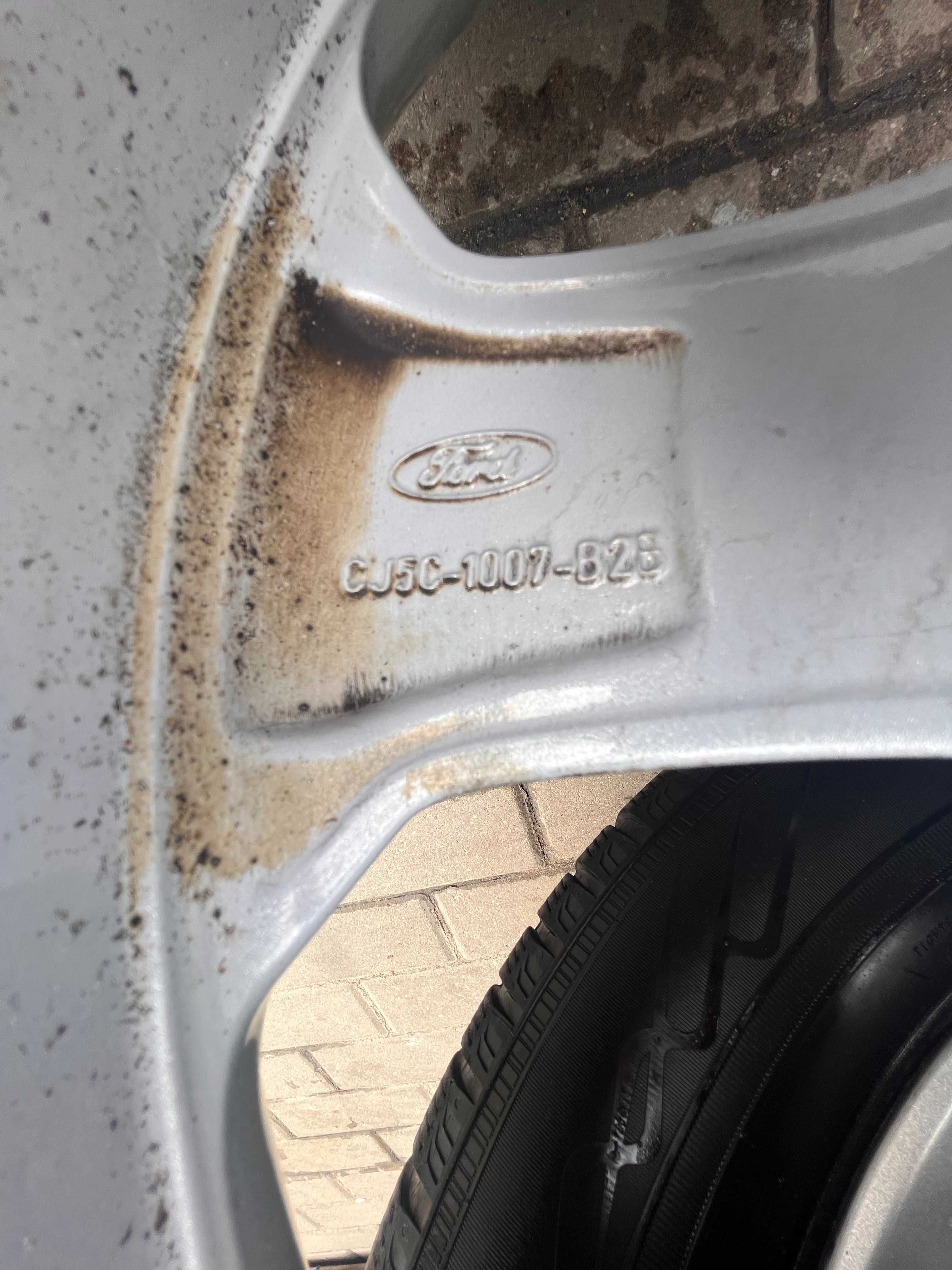 Ford Kuga Escape Mk2 FL Koła 235/55 R17 Oryginalne TPMS