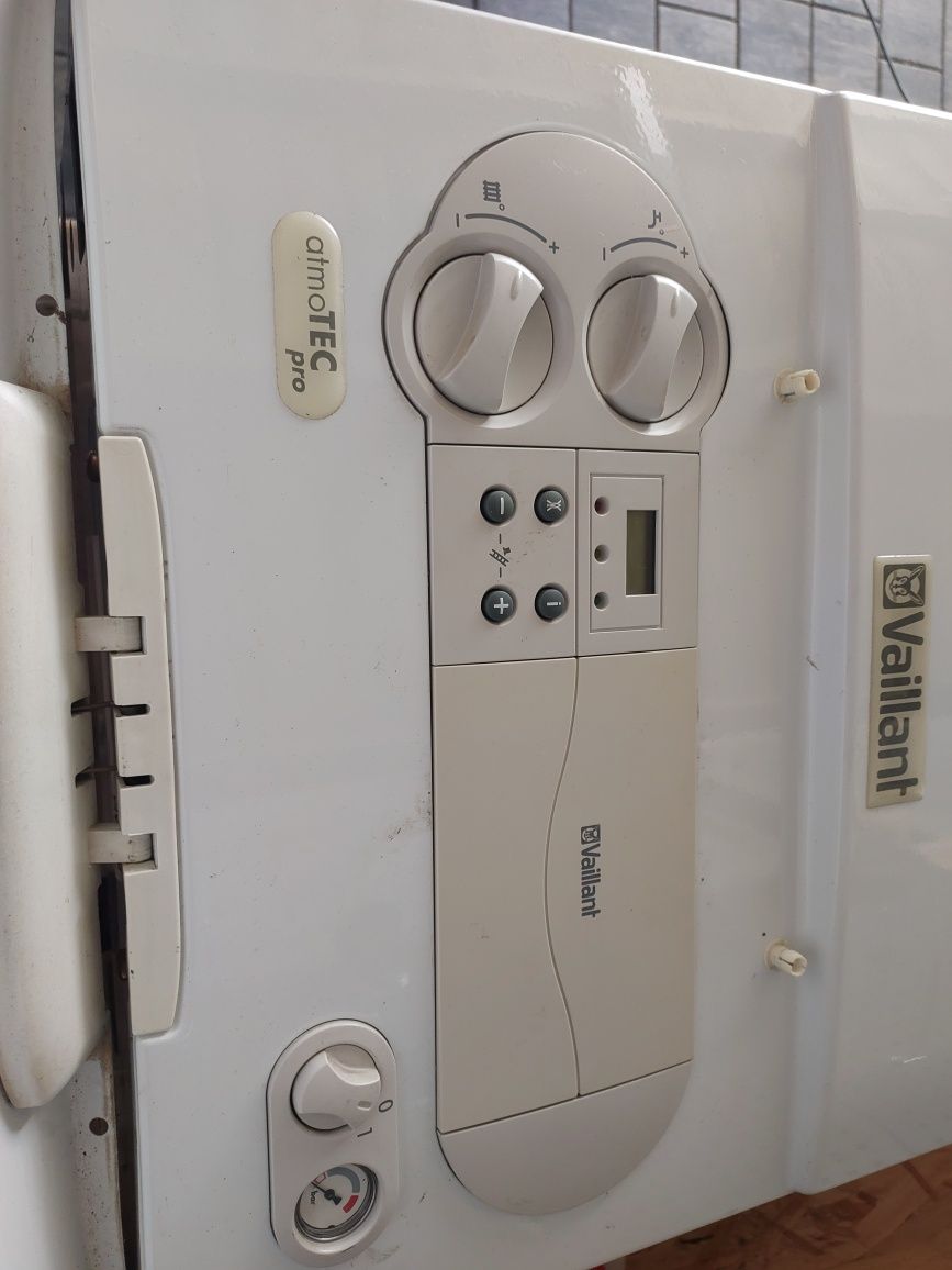 Piec gazowy uszkodzony vaillant VUW 240 /3-3 M R1 atomo TEC pro