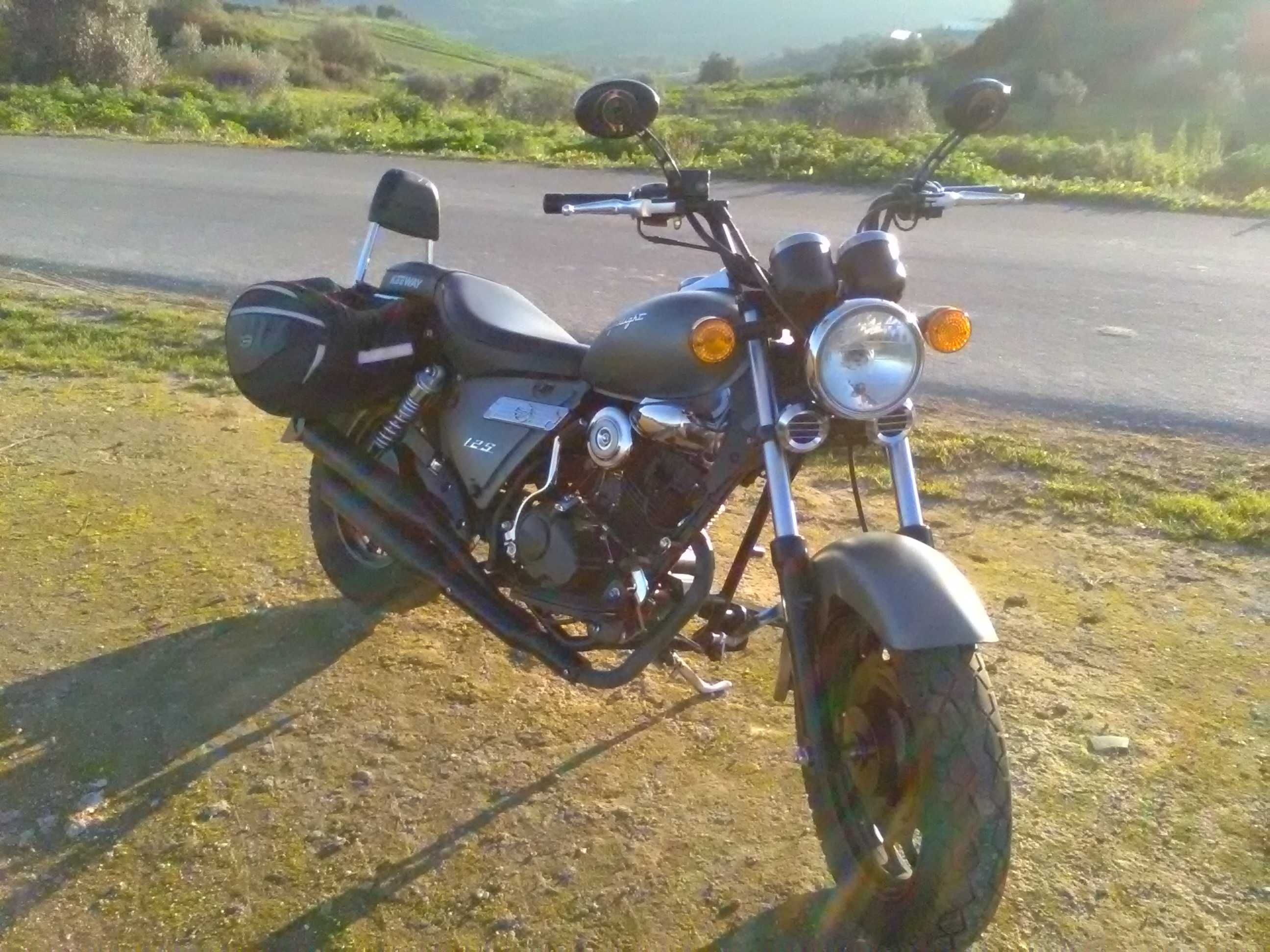 Agora, É A OPORTUNIDADE DE SER TUA - KEEWAY 125 Superlight (verde)