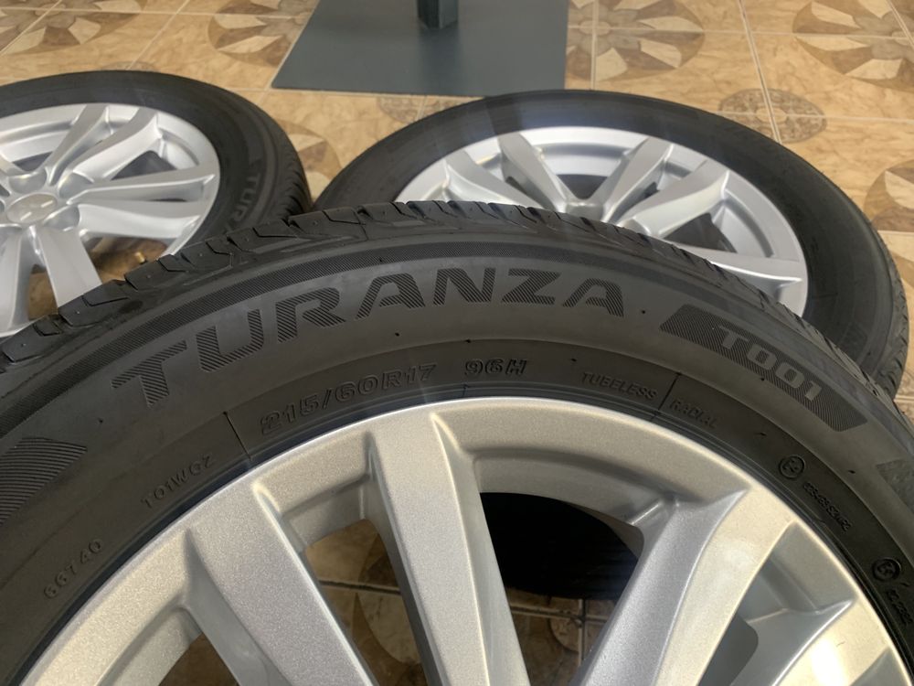 Диски R17 5/114.3 ET46 з шинами 215/60/17 Bridgestone