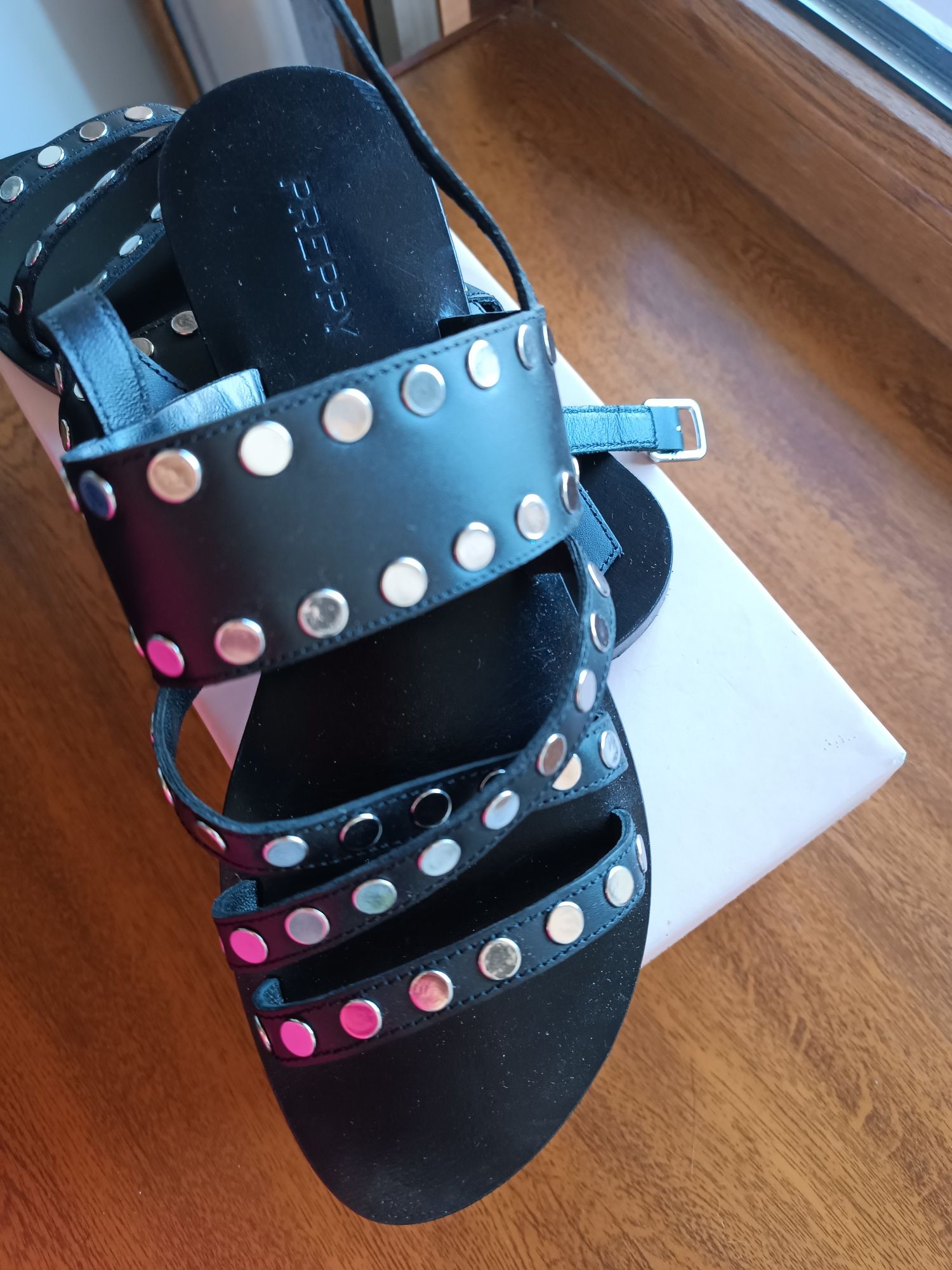 Чудесные Продам новые кожаные сандали фирмы "Preppy"