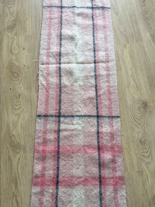 Ciepły szal w kratkę.