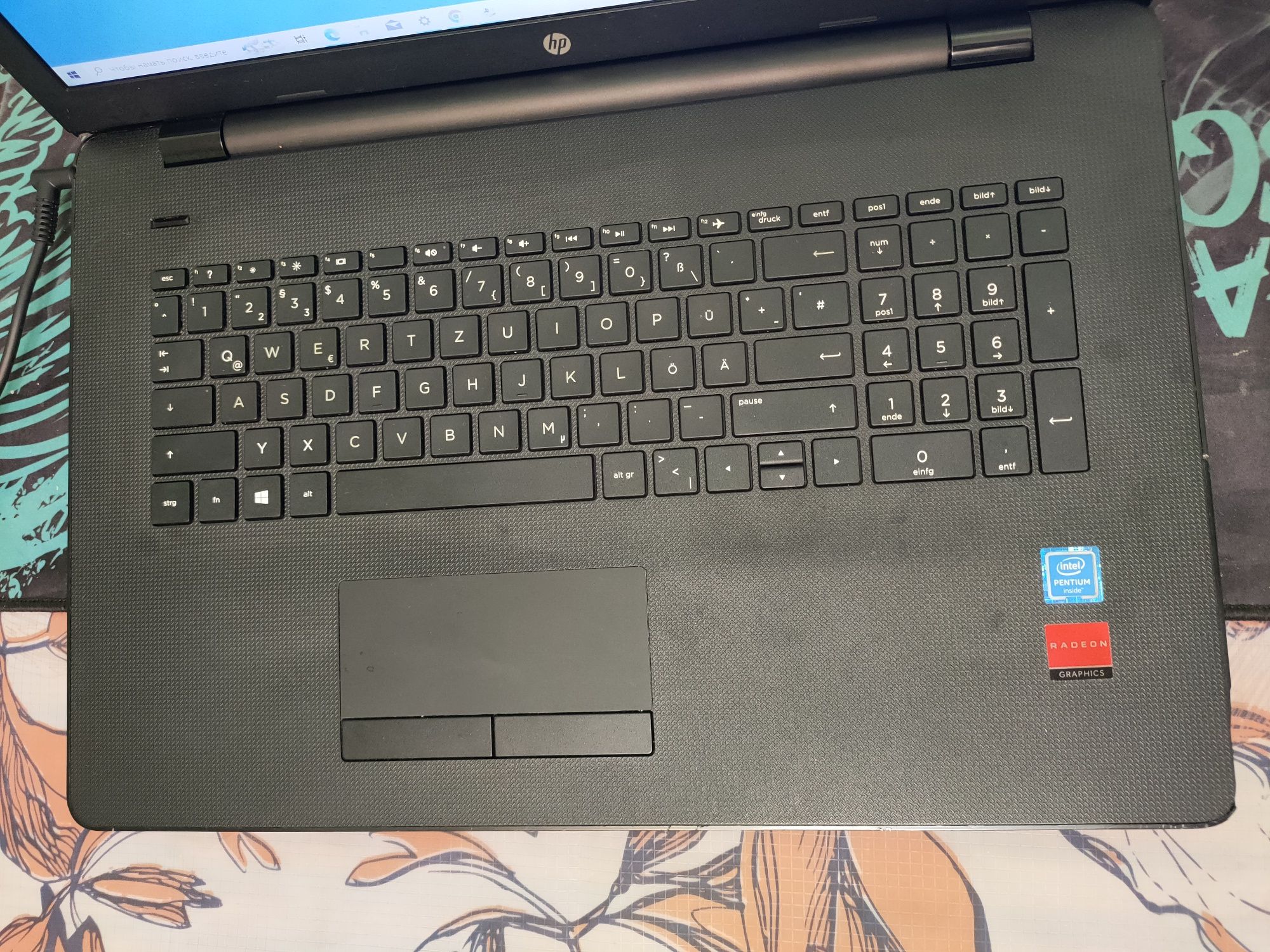 Ноутбук HP Radeon 17"3/R5 M330/N3710/8озу