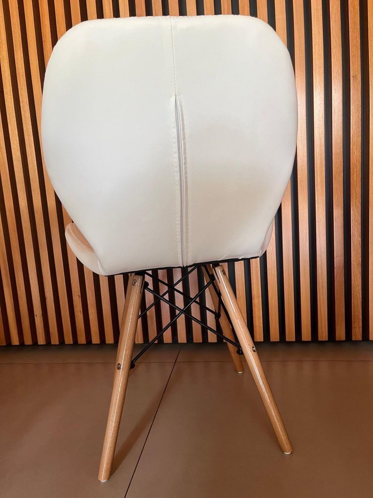 Conjunto de mesa e 4 cadeiras