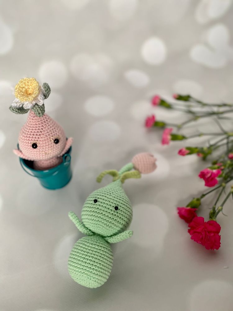 Kwiatek handmade lalka szydełko amigurumi