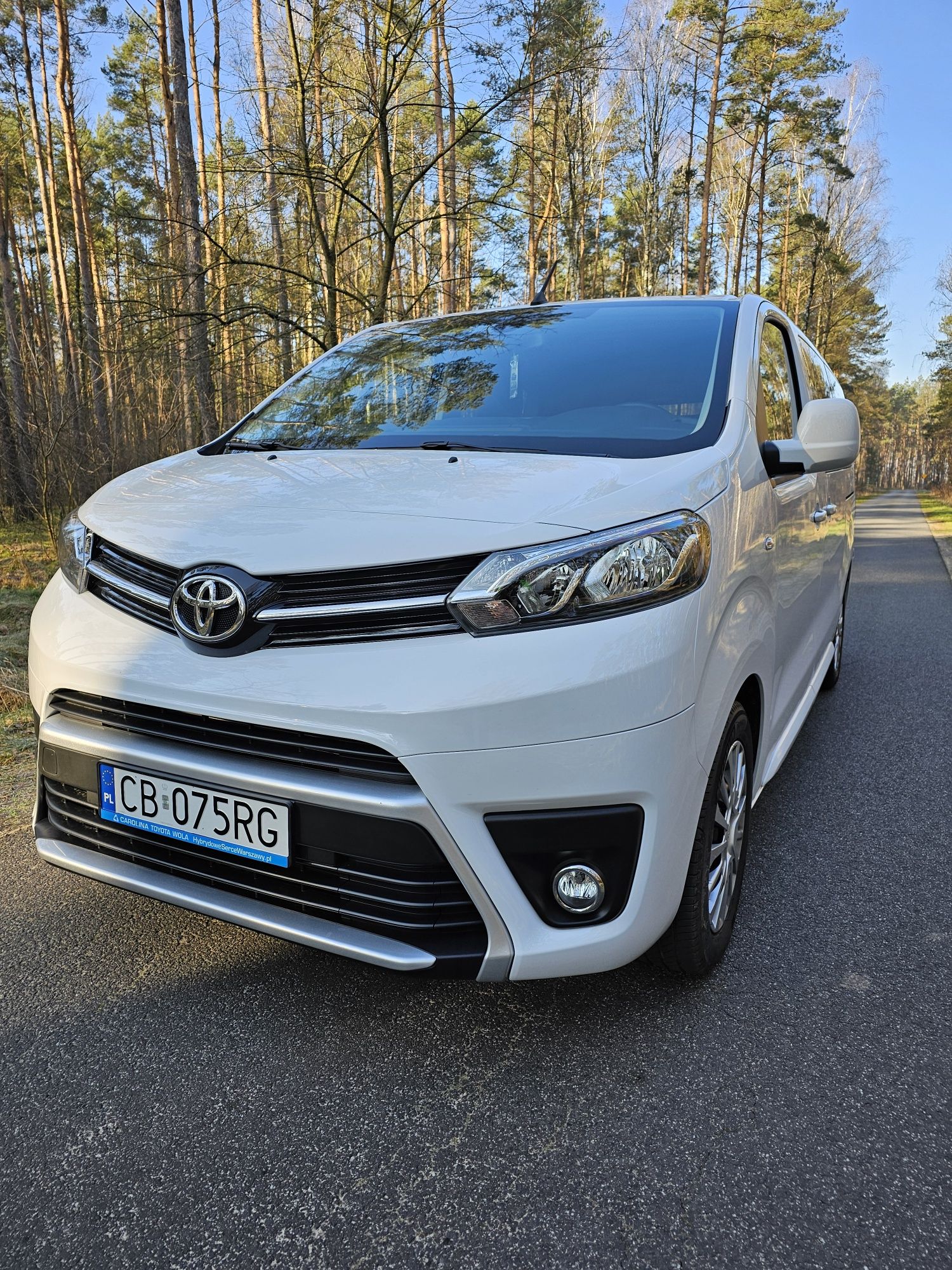 Toyota wynajem-wynajmę 9 osobowy BUS Bissnes automat -wakacje 2024r