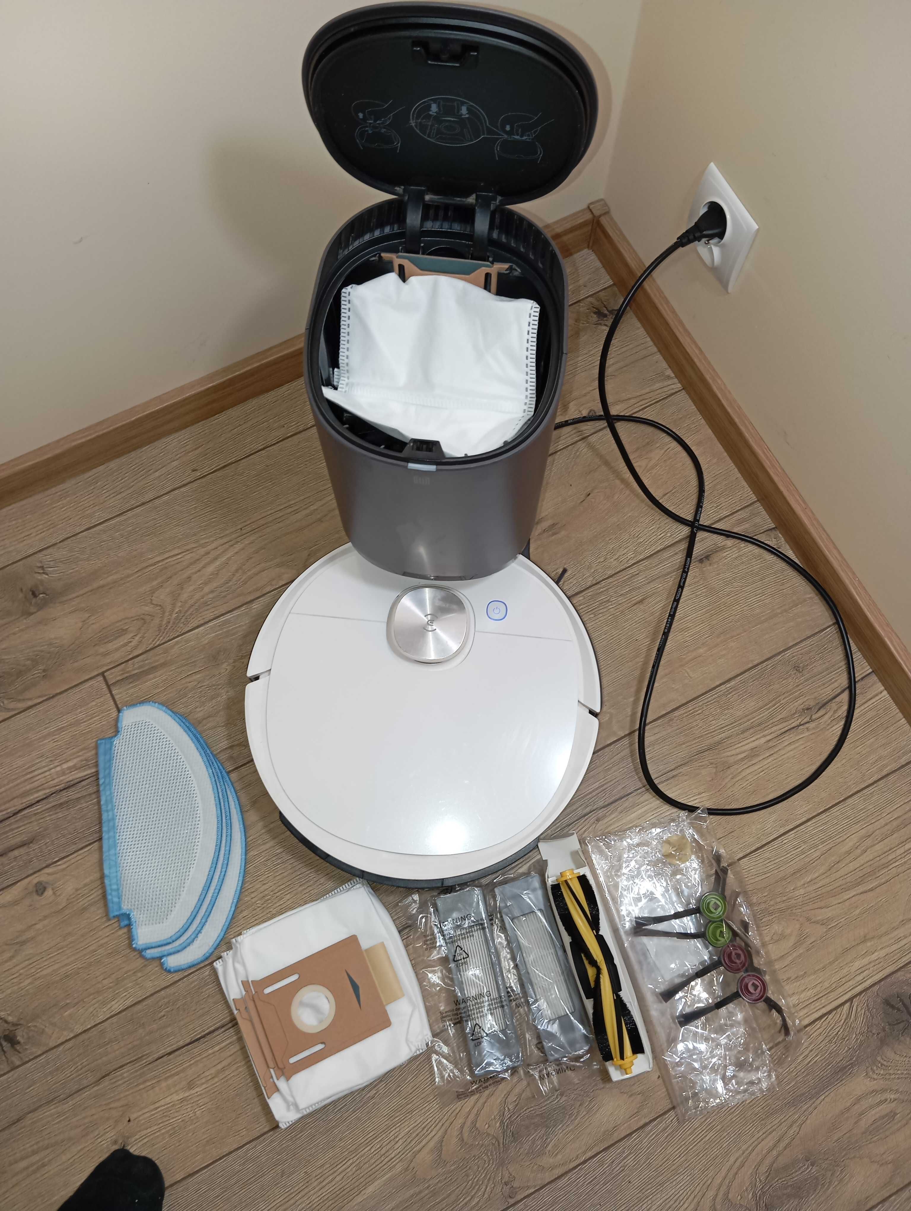 Inteligentny robot sprzątający i mopujący ECOVACS DEEBOT OZMO T8+