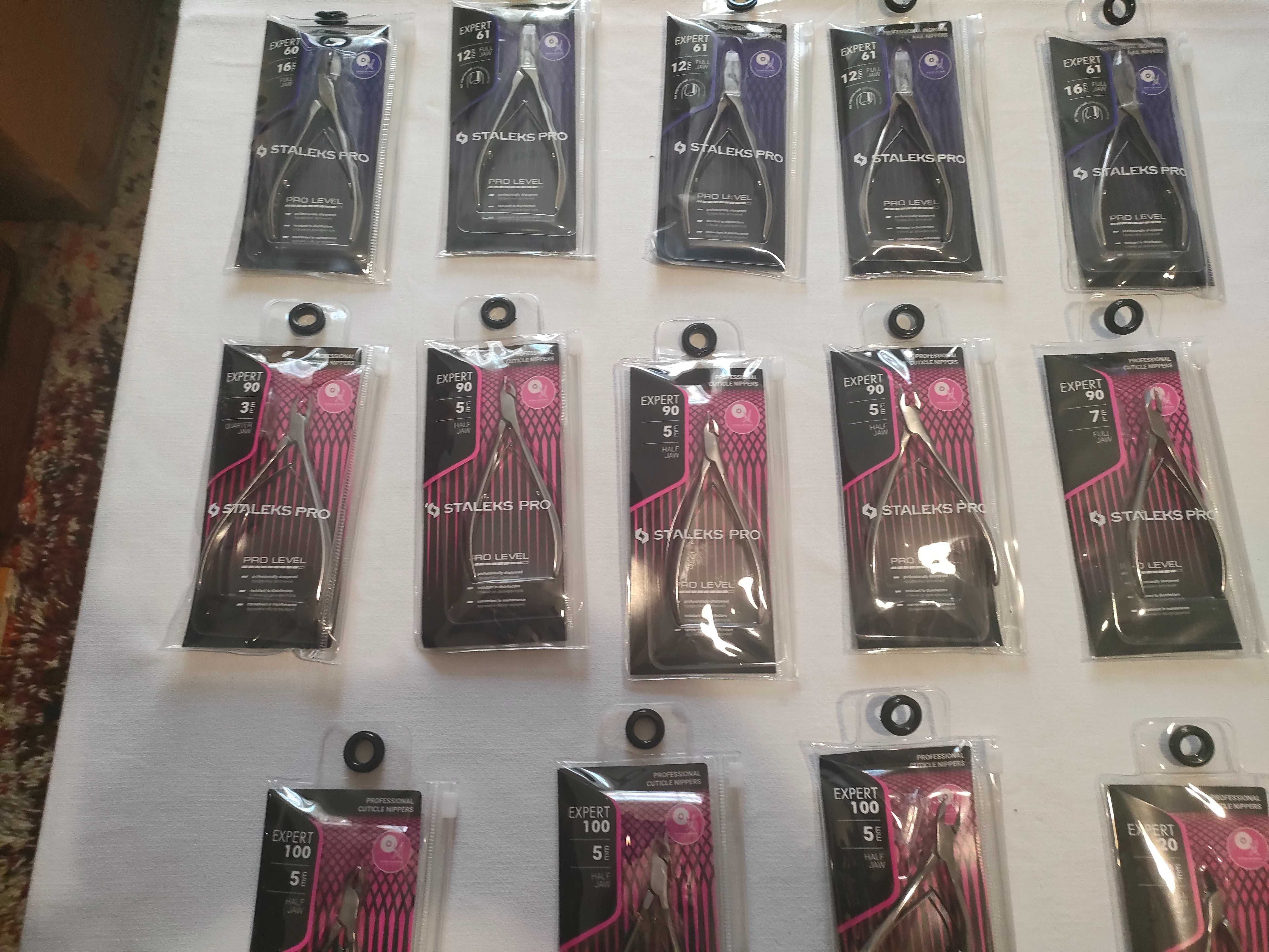 Narzędzia manicure i pedicure - 16 sztuk