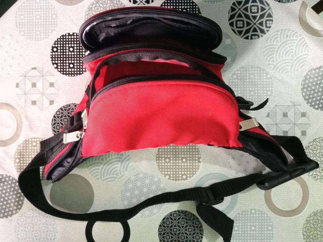 Bolsa de cintura vermelha