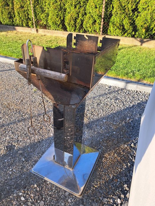 Grill węglowy z nierdzewki