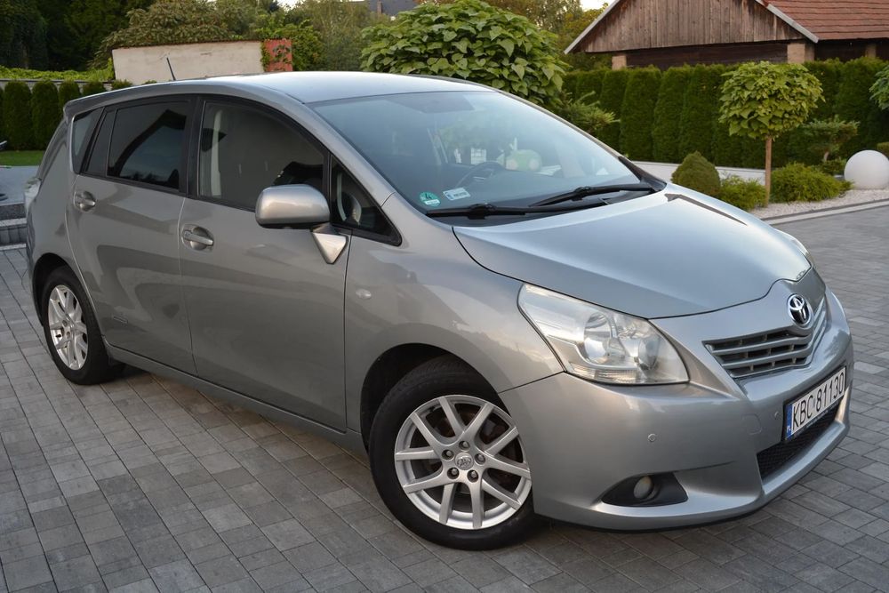 Toyota Verso ŁADNA_2012 Rok_7osobowa_BEZAWARYJNA_1.8~Benz+Gaz_ZERO Rdzy_ Super STAN