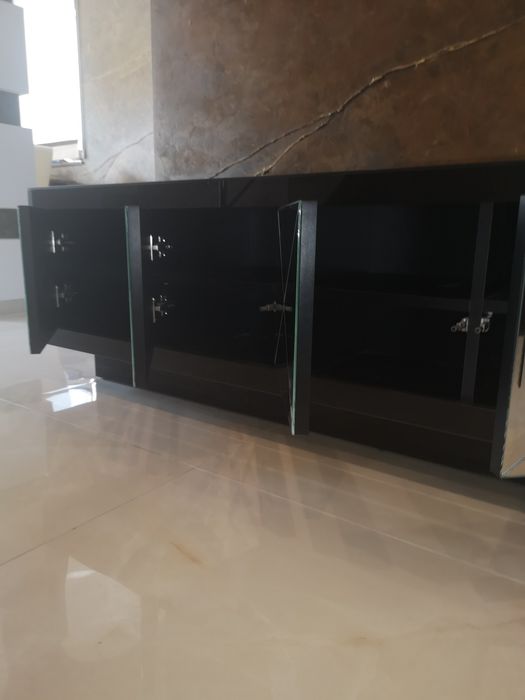 Ekskluzywna lustrzana komoda. Rtv glamour. Lustro fazowane.