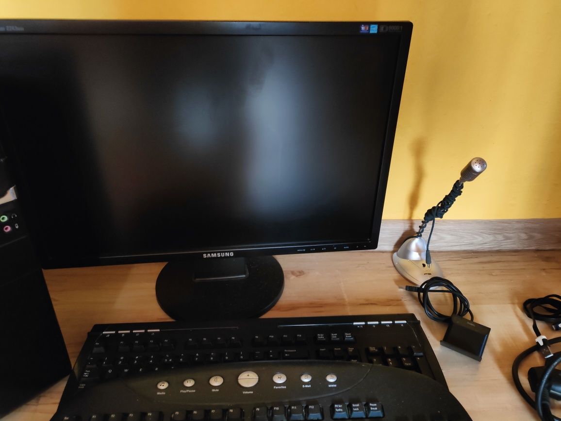 Komputer i5 4460, GTX 650, 8 GB RAM, Dysk 500 GB Monitor Samsung 22''