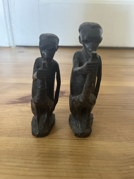 Figurki z hebanu z Afryki