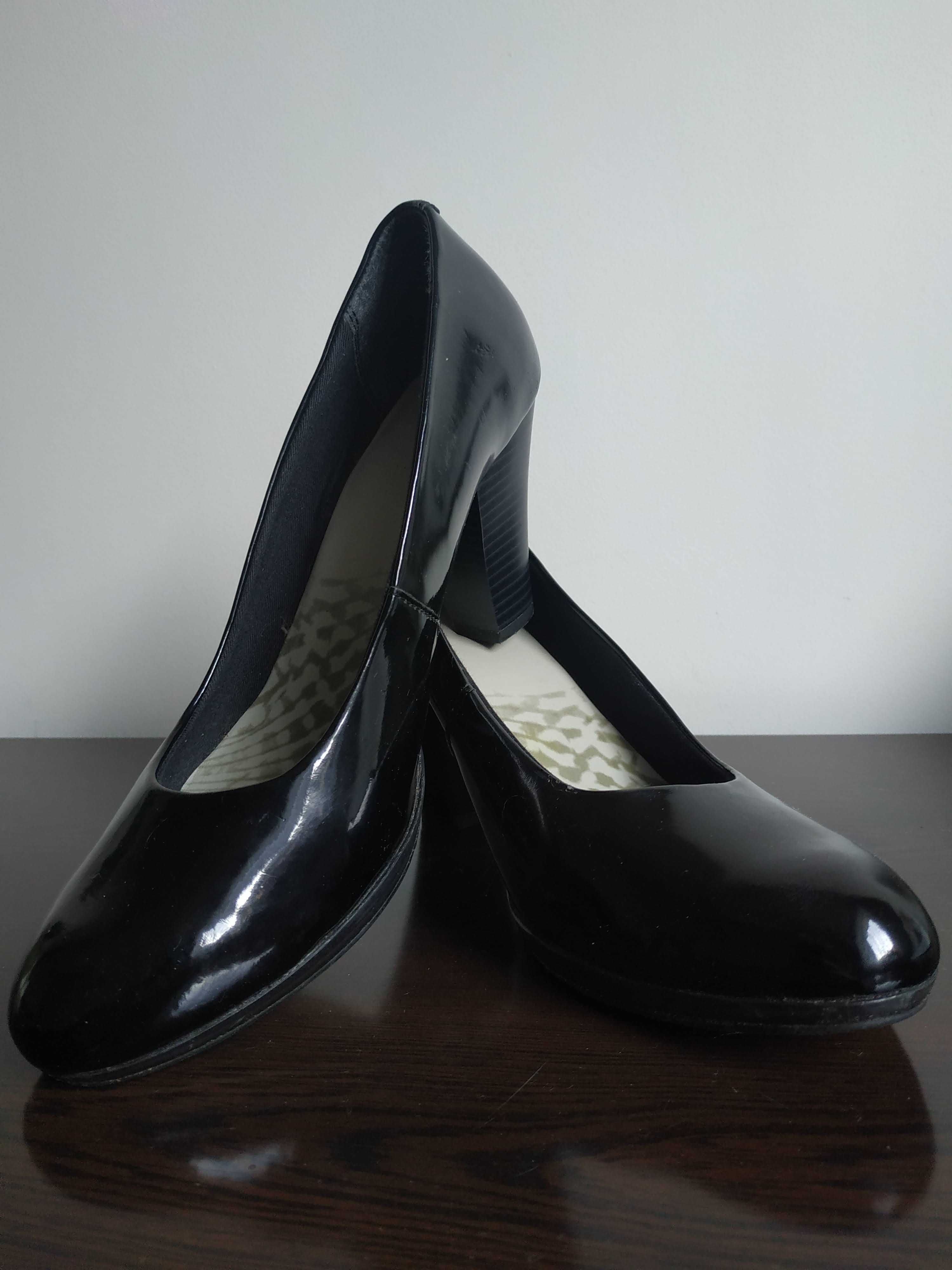 Czarne półbuty czółenka skóra naturalna lakierowana Clarks r. 40 (6,5)