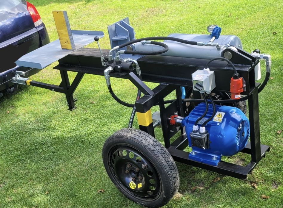 Hydrauliczna łuparka do drewna