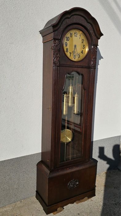 Stary zegar LFS stojący