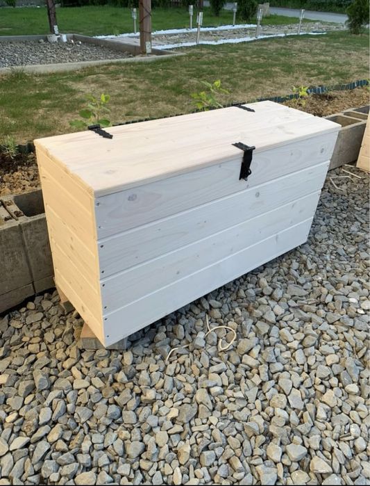 Drewniane skrzynie na taras/balkon – solidne i pojemne