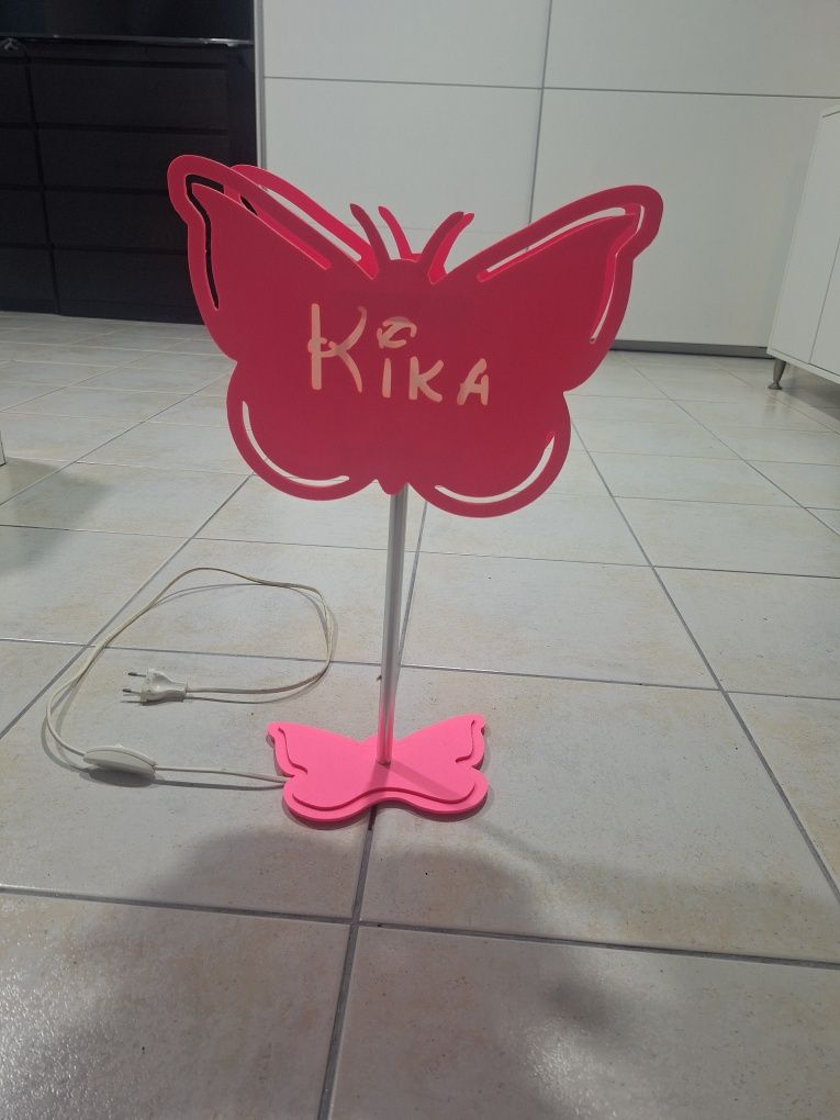 Candeeiro com nome Kika