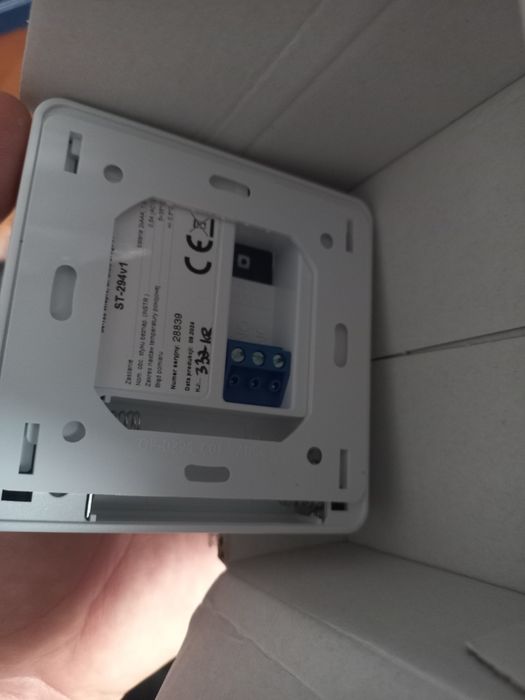 Tech Sterownik Pokojowy Przewodowy Dwustanowy Biały ST294V1WH