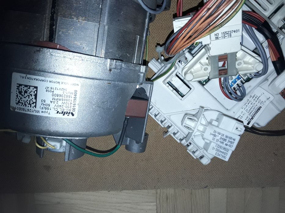 Części do pralki Electrolux EWS11252NDU
Pralka używana 4 lata 
Preferu