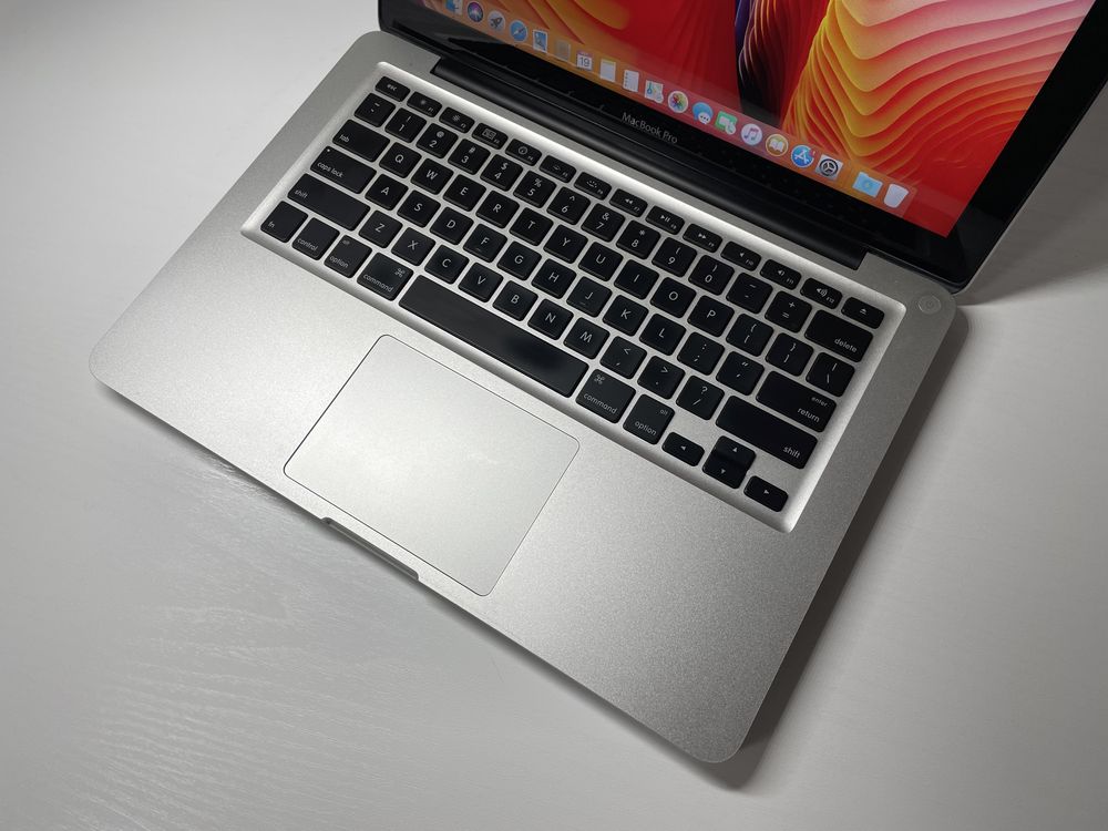 MacBook Pro 13'' 2010 C2D / 4gb ram / 500gb hdd