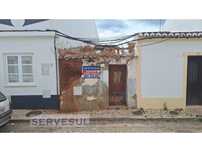 Casa térrea em ruina para restaurar, localizada no centro histórico...
