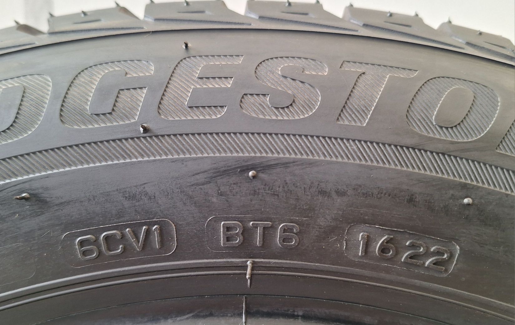 Opony Zimowe 16 Bridgestone Blizzak LM-32C 215/60R16C Para Nowe