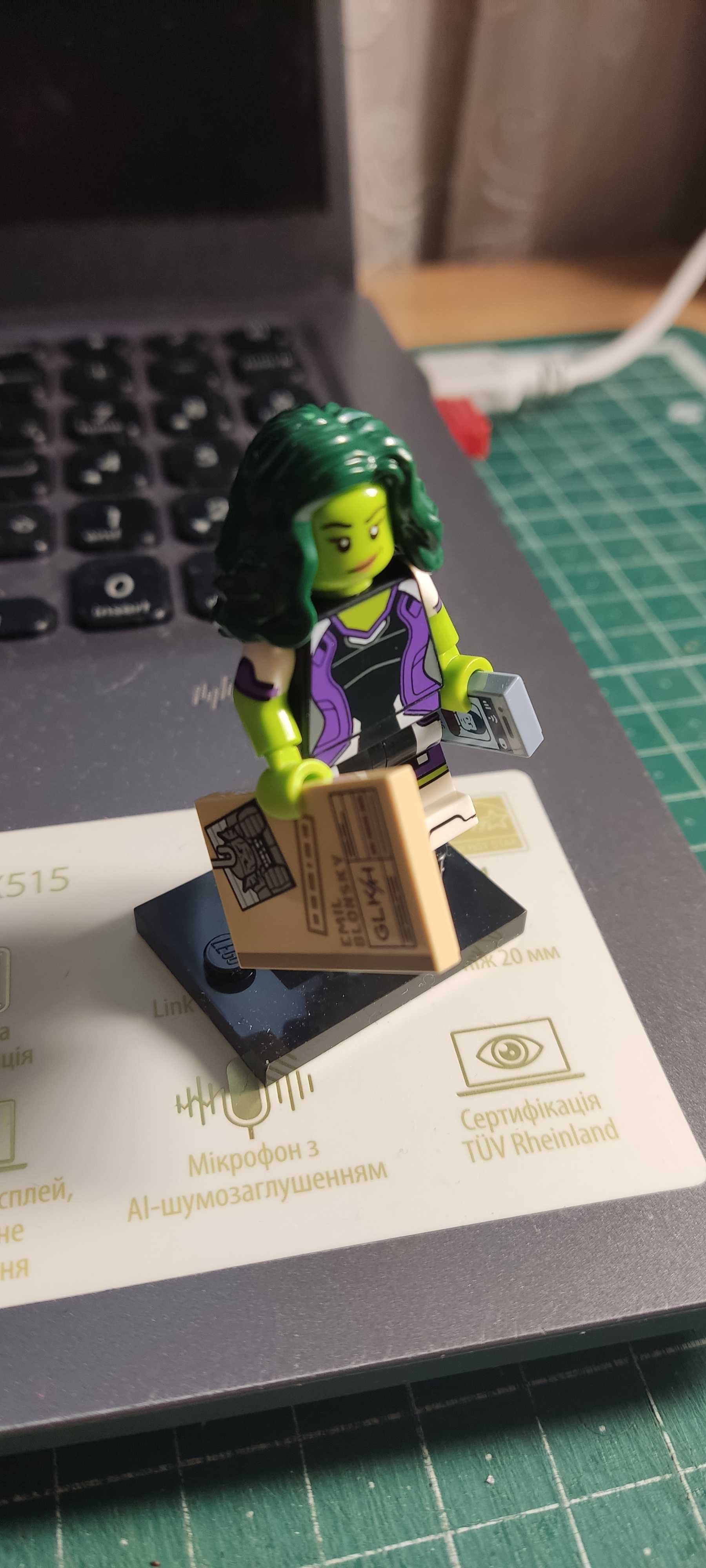 LEGO Marvel minifigures Женщина-Халк She-Hulk Продам или обменяю