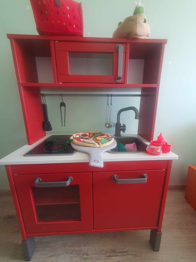 Kuchnia zabawkowa Ikea idealna na dzień dziecka