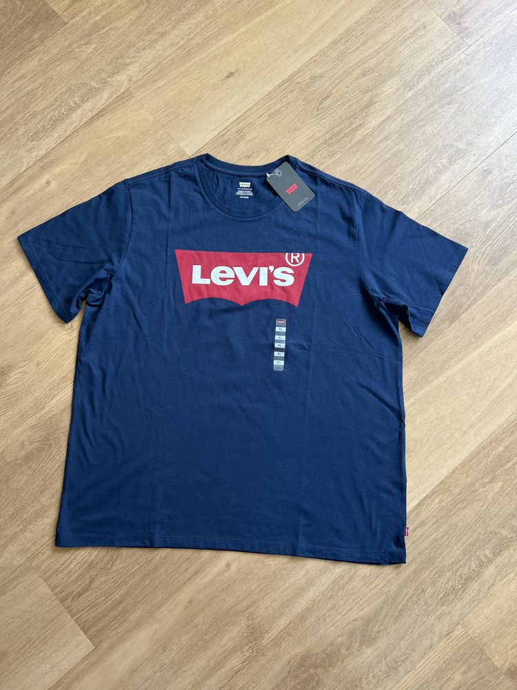 Нова зручна футболка Levis чоловічого розміру XL