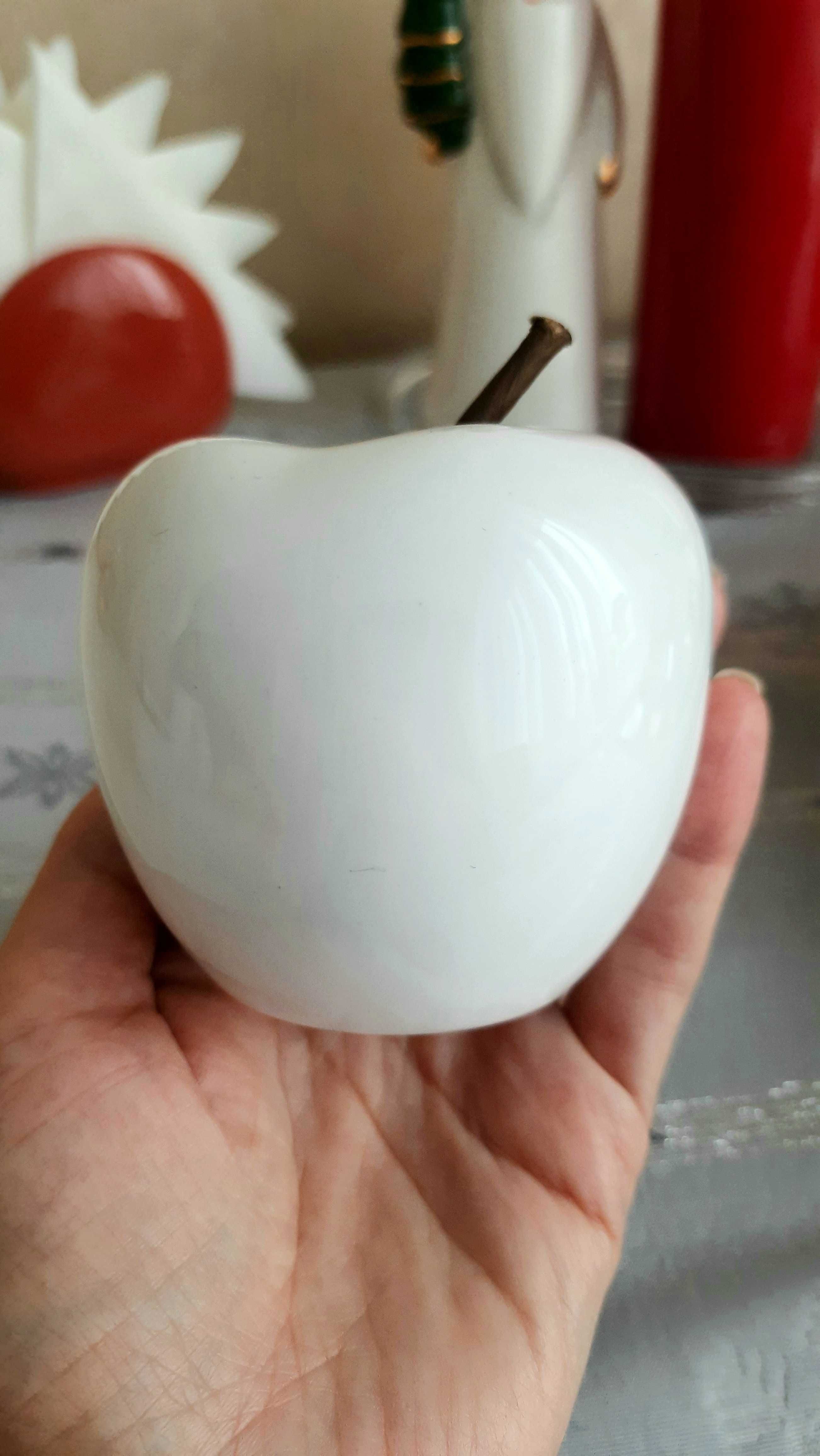 Красивая фарфоровая статуэтка белое яблоко. Новая.