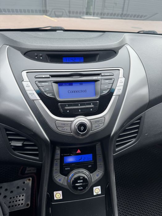 Hyundai Elantra 2012 року | 1.8 бензин/газ | Механіка