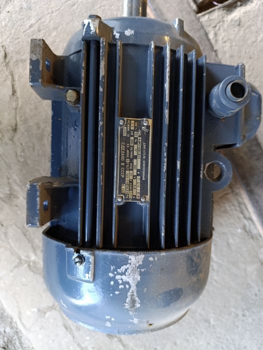 Продам два електродвигуни,один новий другий практично не працював,,