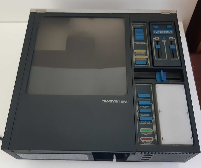 Vintage Retro-Projector and Functional Slide Viewer64551038838531122