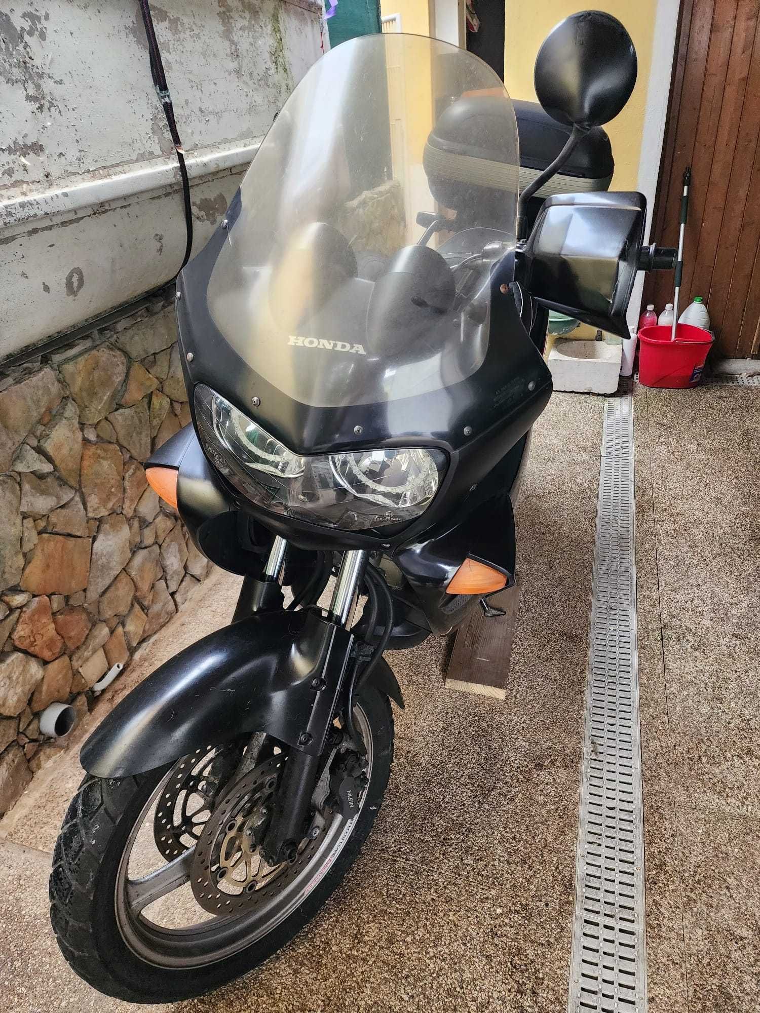 Honda Varadero XL 1000 – 1998 | Turismo Aventureiro com Carisma
