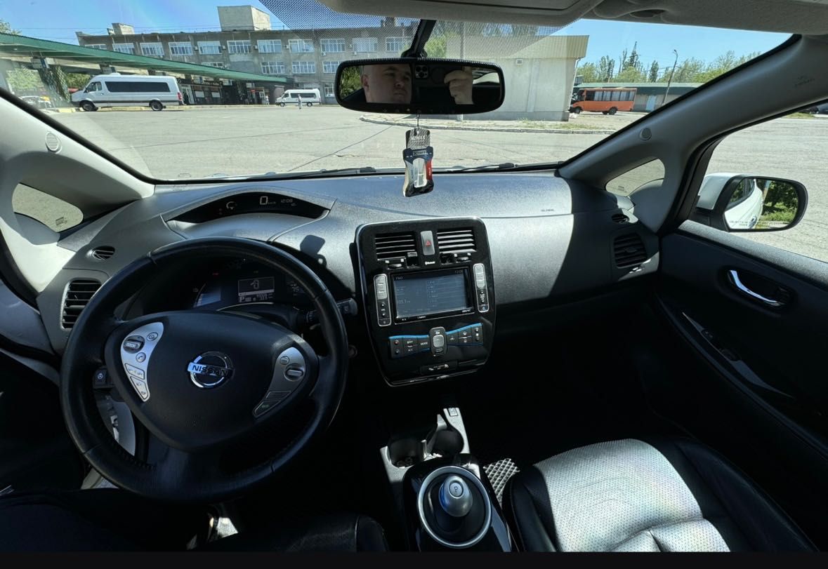 Продам Nissan Leaf 24