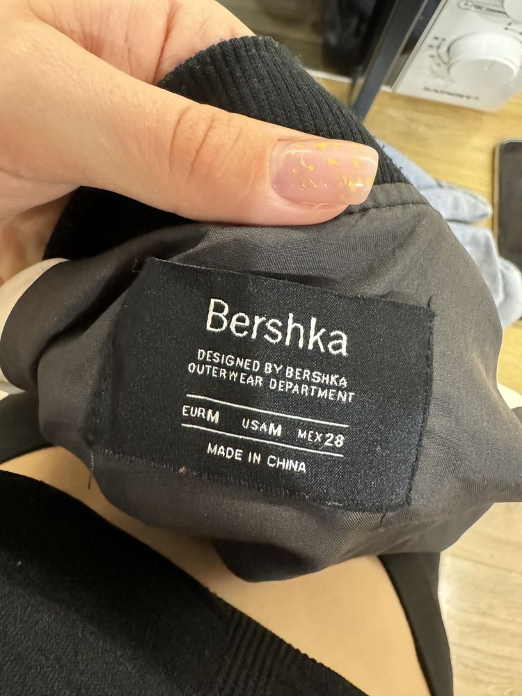 Бомберка  Bershka типу атласна