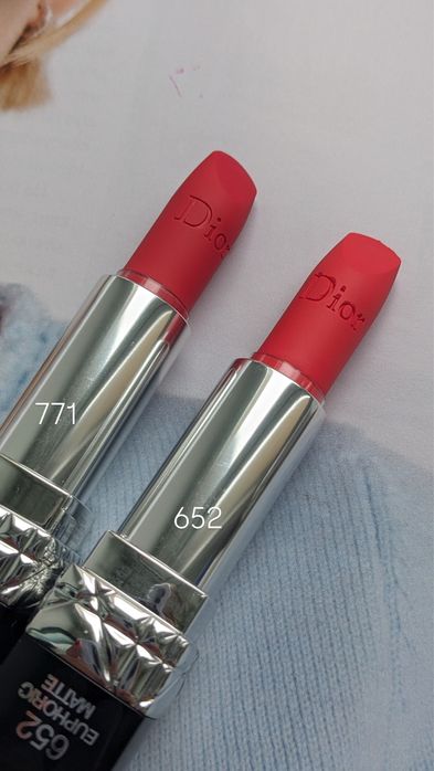 Помади для губ DIOR