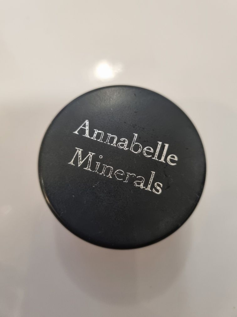 Annabelle minerals cień