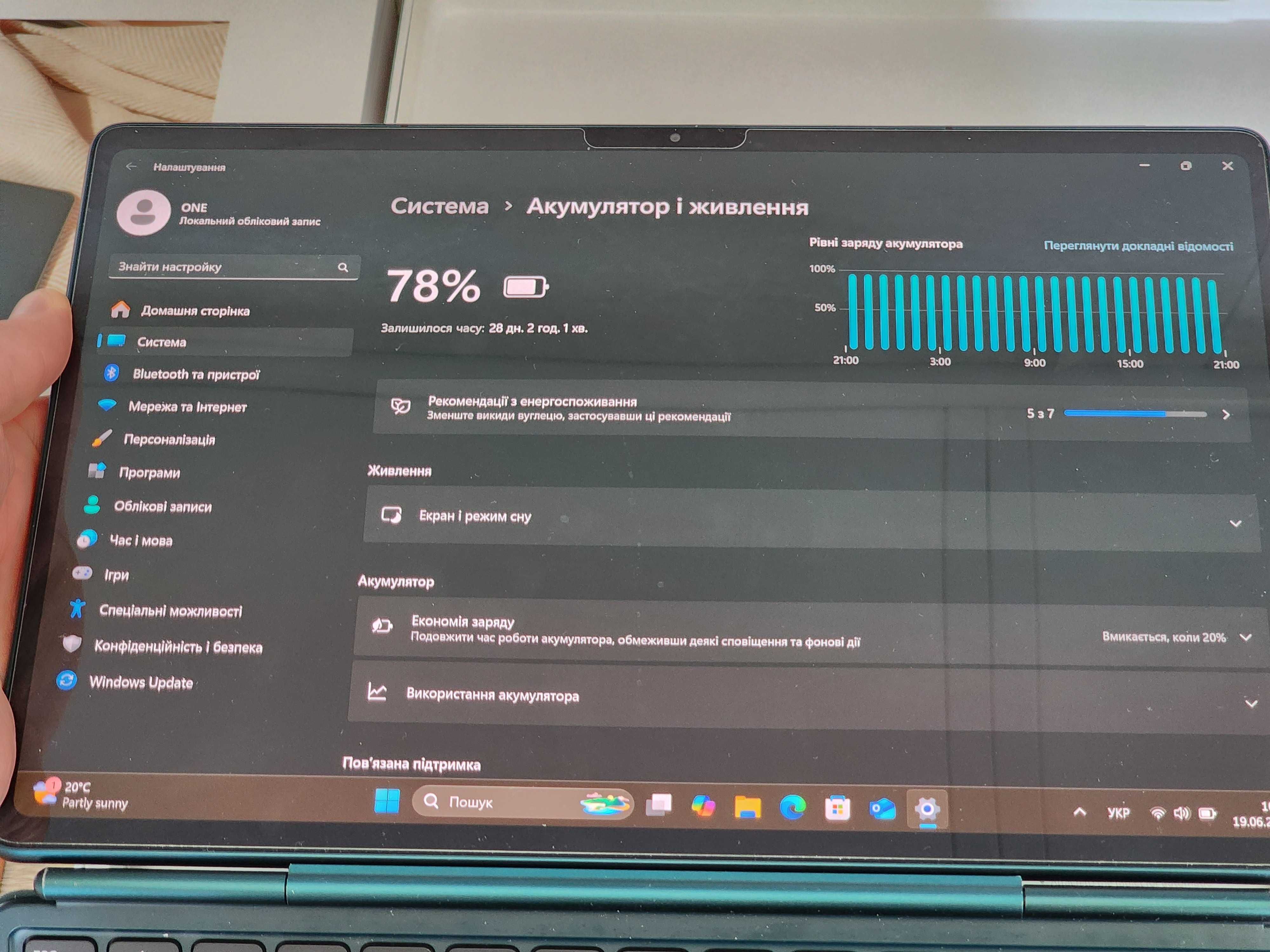 Robo & Kala 2-in-1 12.6" OLED 16/512GB Windows 11 Snapdragon 8cx Gen3