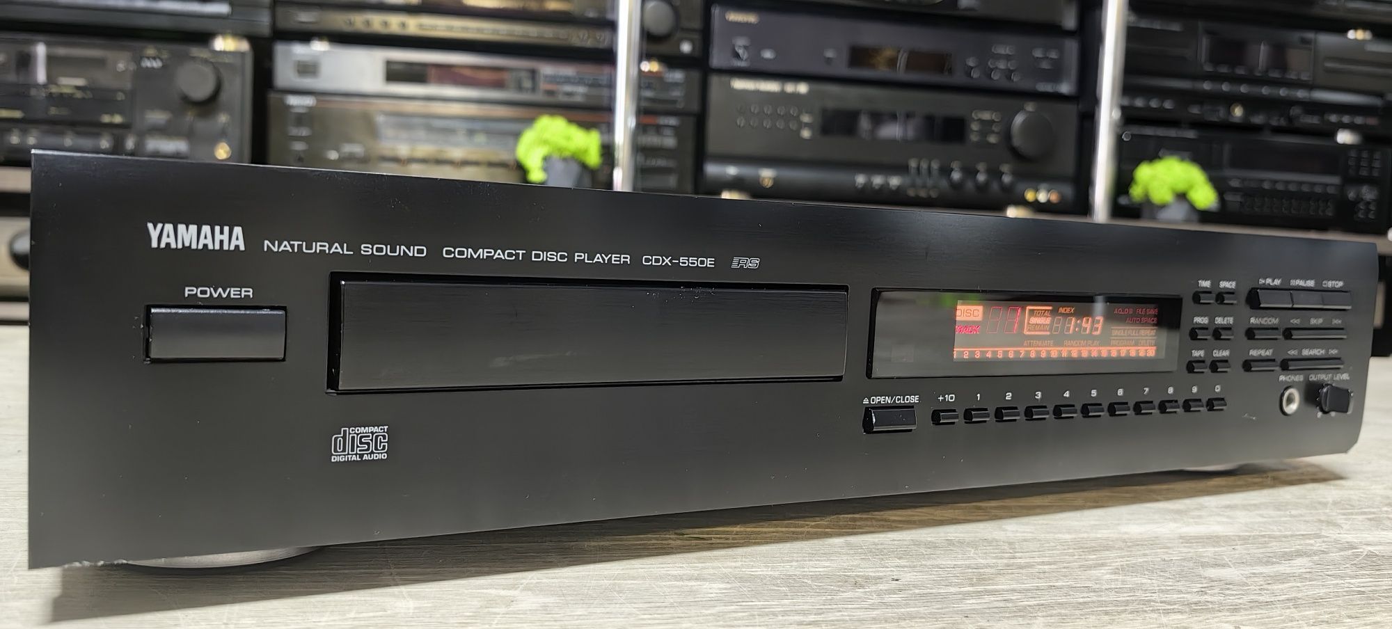 CD програвач Yamaha CDX-550E