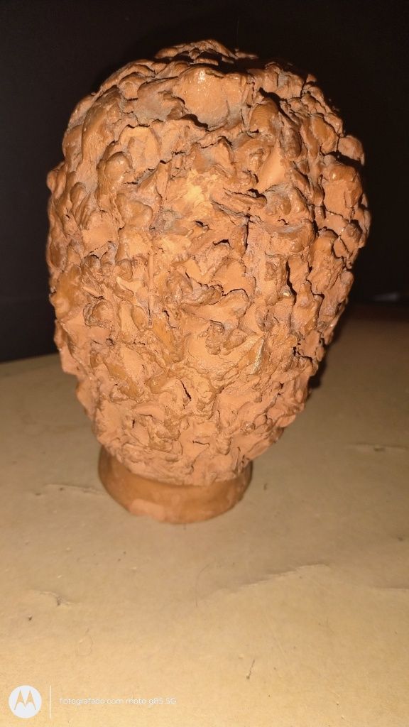 Busto antigo em cerâmica