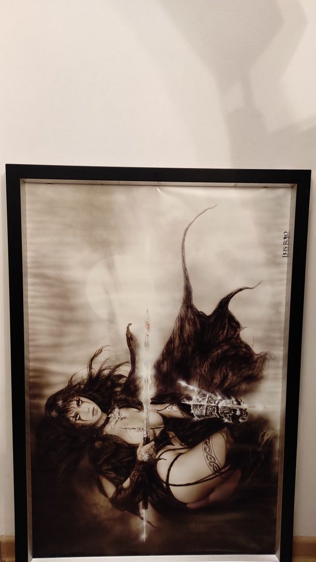 Quadro Luis Royo moldura madeira preta