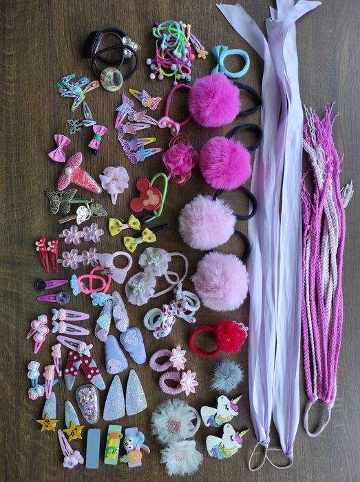 Набор аксессуаров для девочки: заколки, резинки, украшения для волос