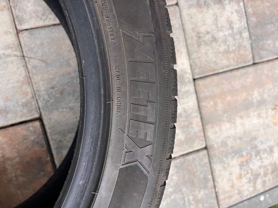 Opony zimowe 235 45 R17 super stan, Siemiany