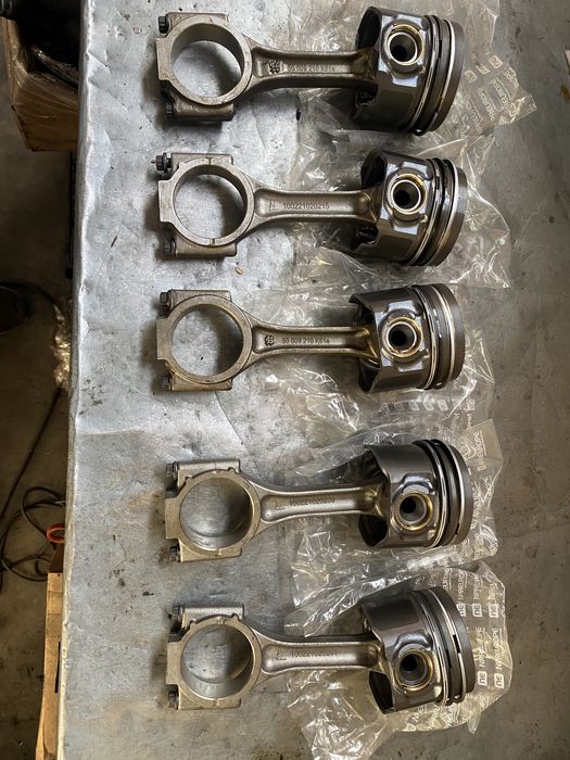 Шатуни і Поршня Таурег, Т5 з 2.5 тді