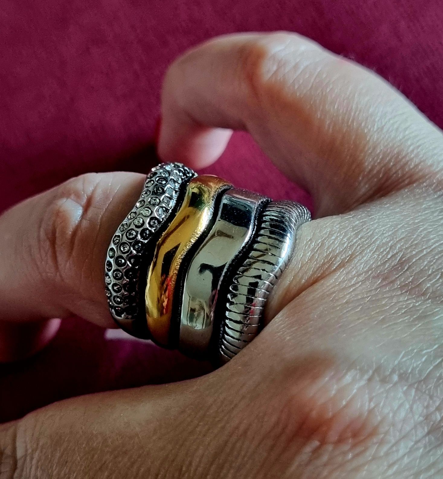 Anel bicolor grosso, em aço, 4 fiadas (1 com zirconias). T18