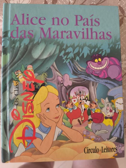 Livro de histórias com um pazele