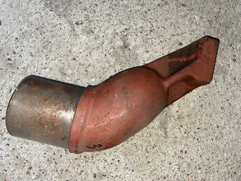 Kolanko tłumika prawe MTZ 1221/1523